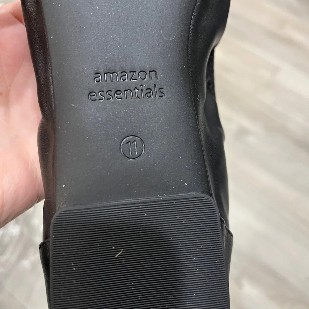 Amazon Essentials Black Round-Toe Ballet Flats - Picture 4 of 5